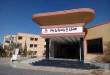 نمایی از ورودی هتل پارسیان